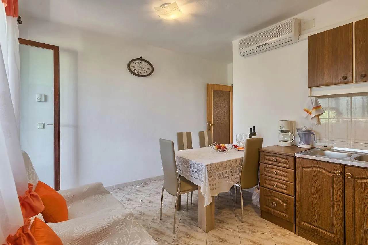 Apartman D&D, Dvorine 63 Banjole 0*,  Croatia