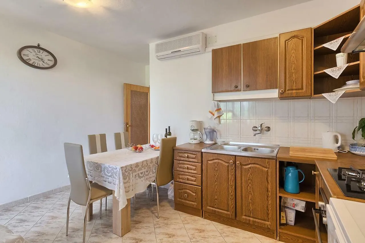 Apartman D&D, Dvorine 63 Banjole Apartment