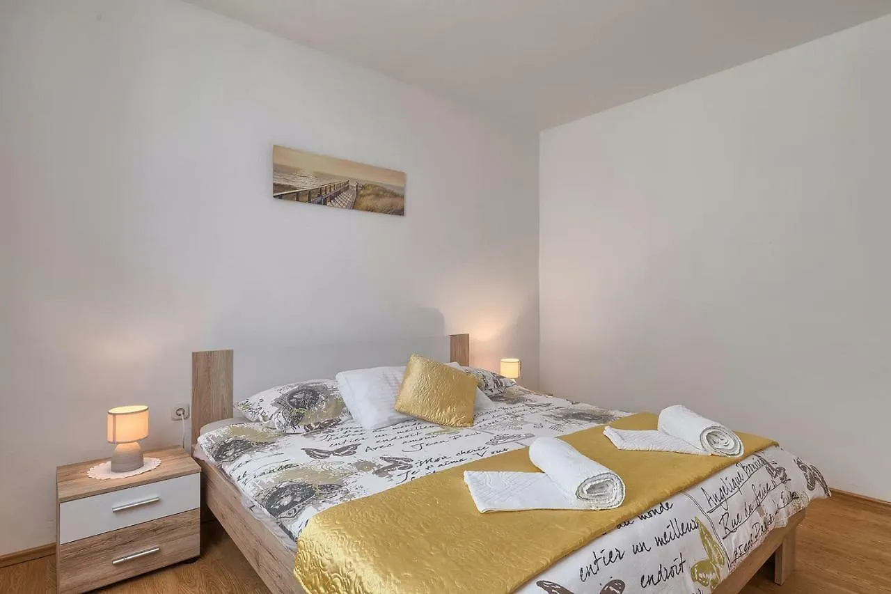 Apartman D&D, Dvorine 63 Banjole Croatia